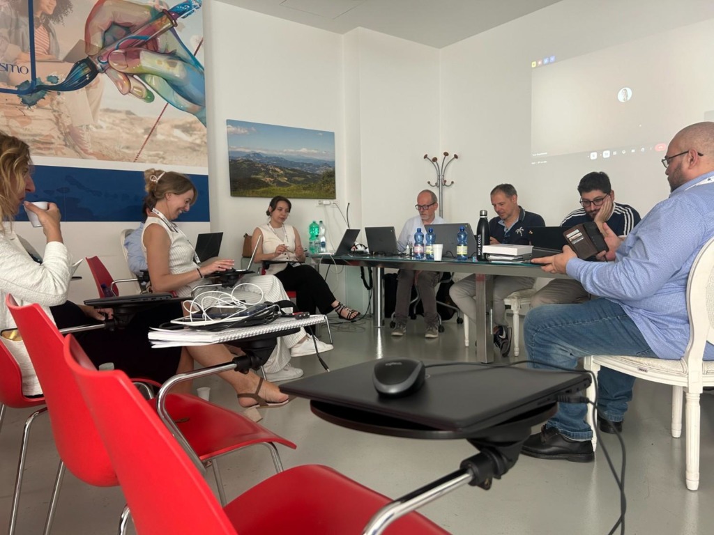 Gp solutions team and idee per viaggiare representative during training sessions and discussions