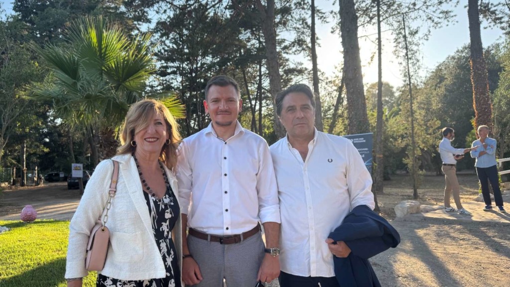 Sergey Zubekhin and idee per viaggiare representatives